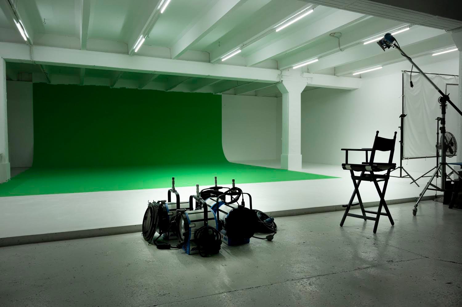 Picturepool Studios equipment — green screen backdrop with Arri studio lights, a director's chair and lighting stands